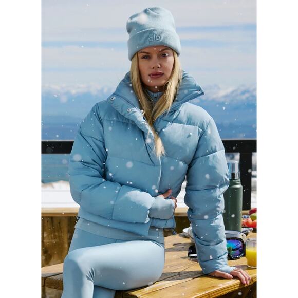 ALO YOGA Gold Rush Puffer in Celsetial Blue Size Medium - Picture 1 of 11